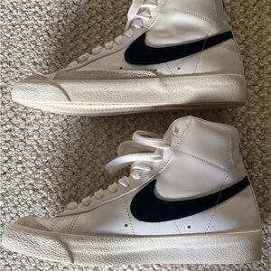 Nike Women’s Blazer Mid ‘77